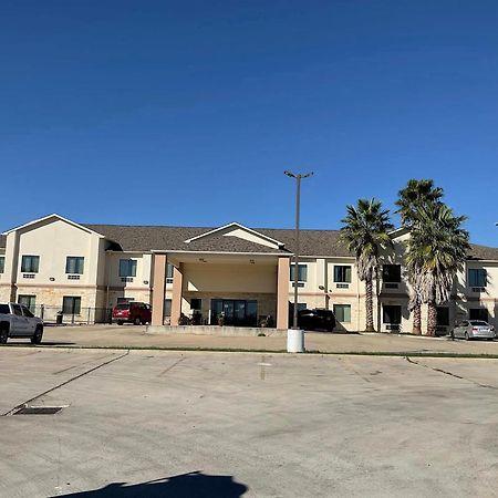Yorktown Inn And Suites Exterior photo