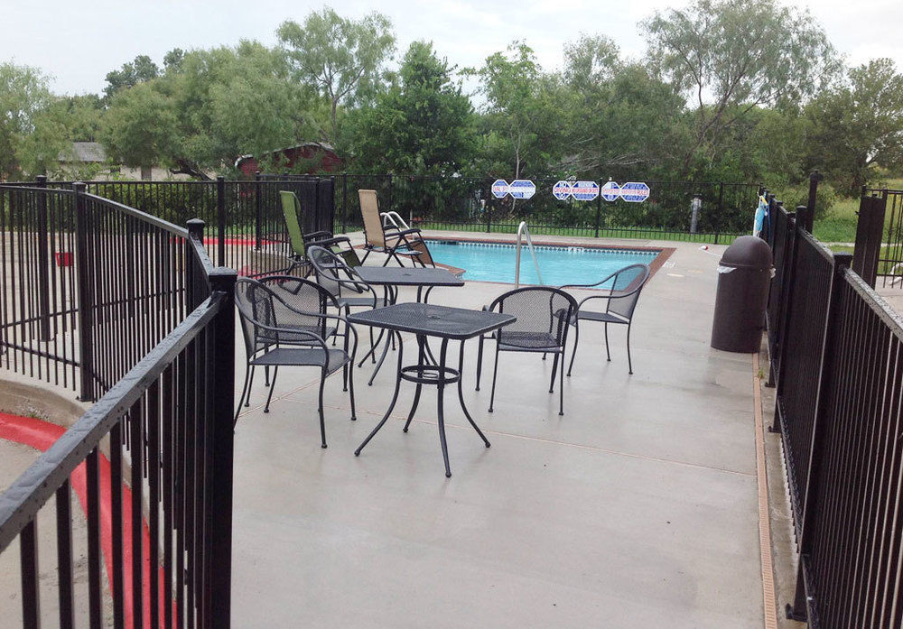 Yorktown Inn And Suites Exterior photo